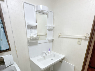 洗面リフォーム 費用を抑えてきれいにリフレッシュした洗面化粧台